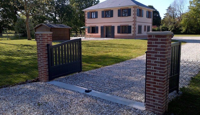 Modern spacious 5 bedroom house in heart of beautiful green coastal village