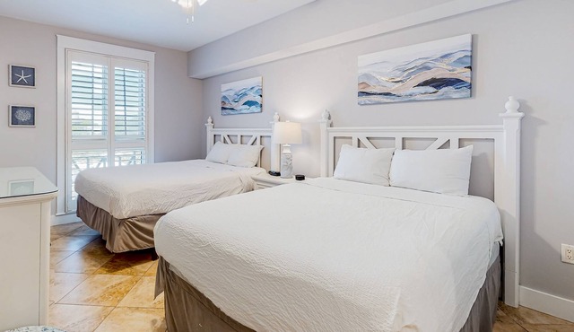 Modern studio condo with pool, tennis, & golf