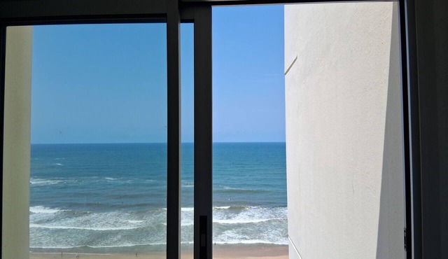 Modern studio with pool, panoramic view Biarritz