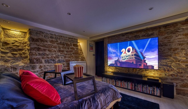 Movie Room – Immersion unique et atmosphère cosy assurée - wifi inclus