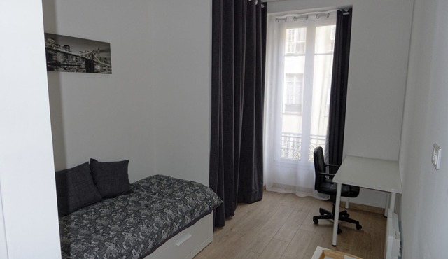 NEW ROOM PRIVATE SHOWER CENTER NEAR TRAIN STATION