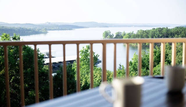 NO STAIRS! AMAZING LAKE VIEW! Just two miles from Silver Dollar City!