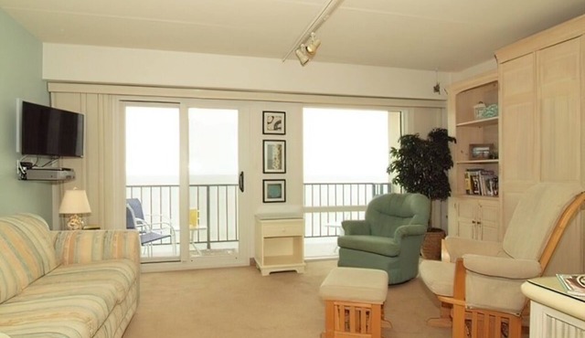 OCEAN FRONT CONDO. ENJOY YOUR MORNING COFFEE SITTING ON YOUR PRIVATE BALCONY WATCHING THE SUNRISE.
