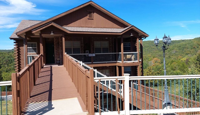 Ozark Mountain Walk-in Log Cabin by Silver Dollar City & Table Rock Lake!