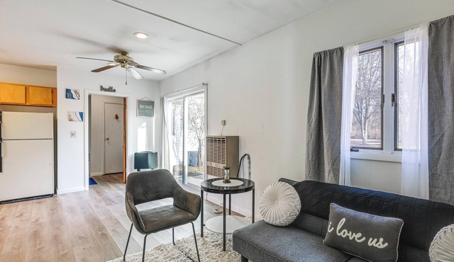 Pet-friendly Home w/Patio: 4 Mi to Saratoga Spa!