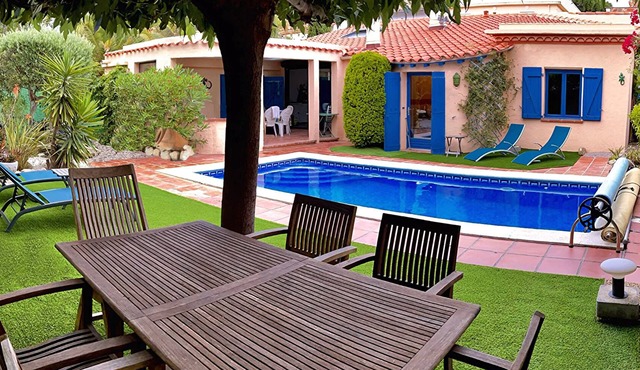Rare, A 100 m de la Plage, Villa Avec Piscine, Jardin et Parking Privé Clos