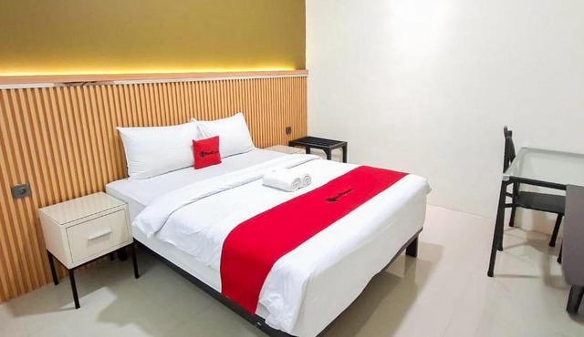 RedDoorz Plus Syariah at Lotus Residence