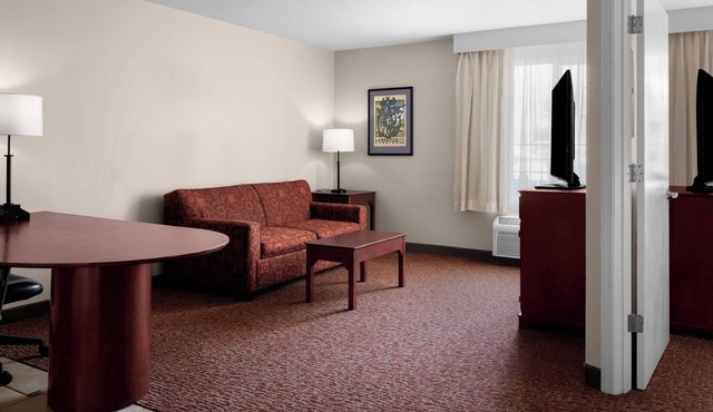 Relaxing Bay Area Hotel Ideal for Romantic Couple Stay | Free Parking