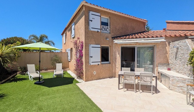 Renovated house 300 m from Miramar beach