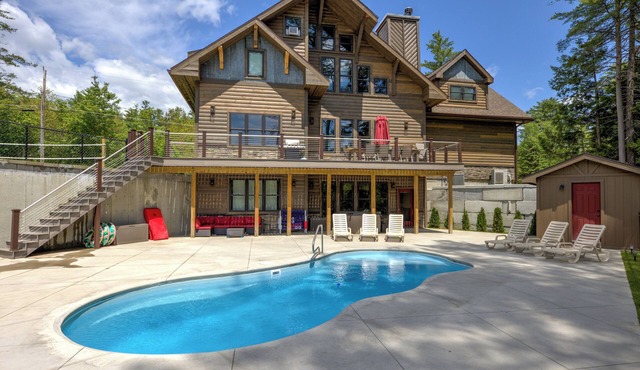River bank lodge just minutes to Lake George with heated salt water pool