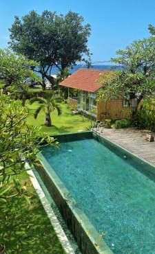 Rumah Putih Beachfront Bungalow