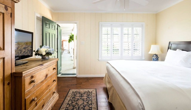 Scenic King Room | Garden Views & Easy Access