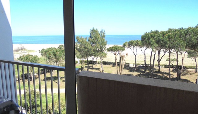 Seafront Apartment for 4 in Argelès-sur-Mer with Private Parking