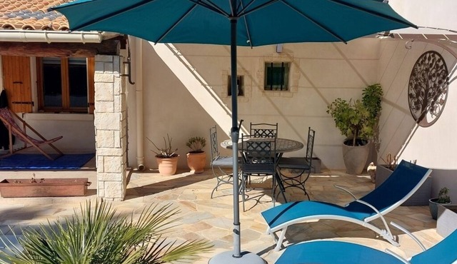 Self-contained gîte for 2 people, with kitchen, close to the greenways.