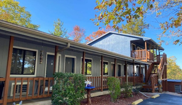 Shady Acre Inn and Suites