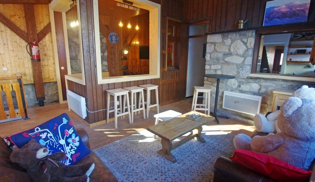 Spacious 180m² chalet for 15 people in Tignes with Wifi