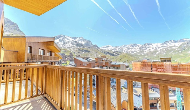 Spacious 3BR Duplex Heart of Valthorens with parking and mountain views