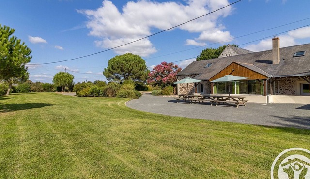 Spacious 8-bedroom cottage in Anjou vineyards