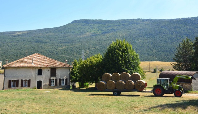 Spacious rustic house in the middle of the fields and near the village