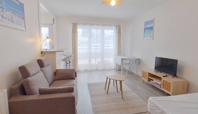 Spacious Studio, Quiet and Central