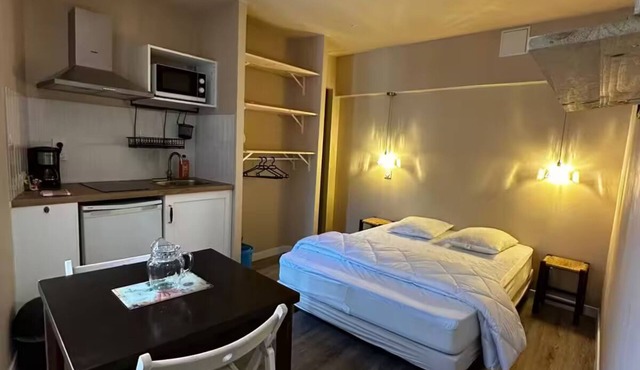 Studio 3 " Aux volets bleus " Cosy studio at the foot of the Pyrenees