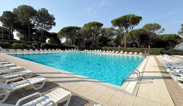 Studio in Saint-Raphaël: Pool & Tennis