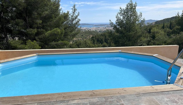 T5 house overlooking Toulon harbour with swimming pool