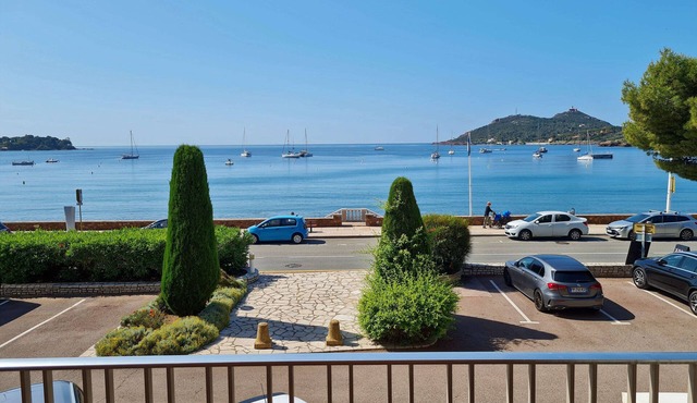 Très beau 2 pièces climatisé, tout équipé avec vue mer