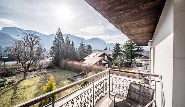 Villa "L'Oranaise" – 190 m², Mountain View, Private Balconies, Terraces & Garden