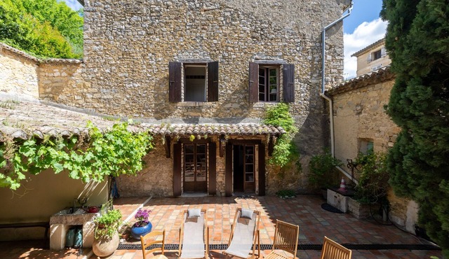 Villa 'Le Lion D'Or' with Private Terrace, Private Garden and Wi-Fi
