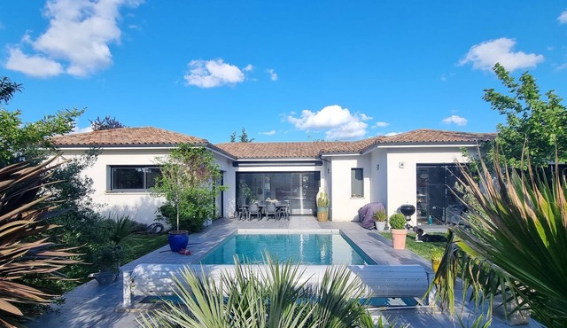 Villa Moderne 5 Chambres Avec Piscine à 5' en Vélo de Bordeaux