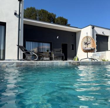 Villa neuve piscine Bali Spa Vue Pyrénées 5 min Cité