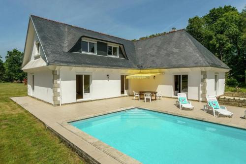 Villa spacieuse à Concarneau avec piscine privée