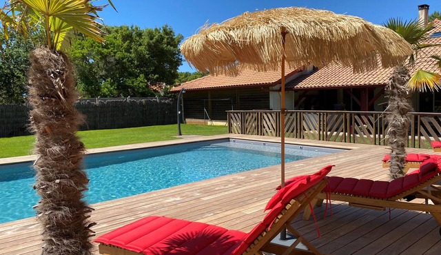 Villa Valhalla - 400 meters from the beach with a big heated pool and sauna!