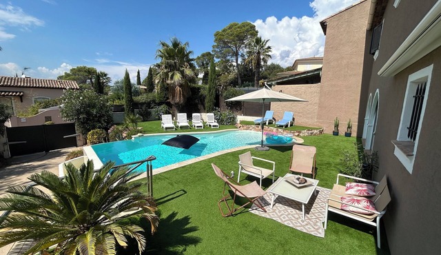 Villa with private pool - 4 bedrooms -Air conditioning -Near Estérel golf courses