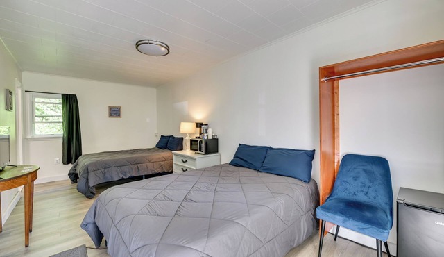 Walk to Schroon Lake! Studio w/Shared Fire Pit