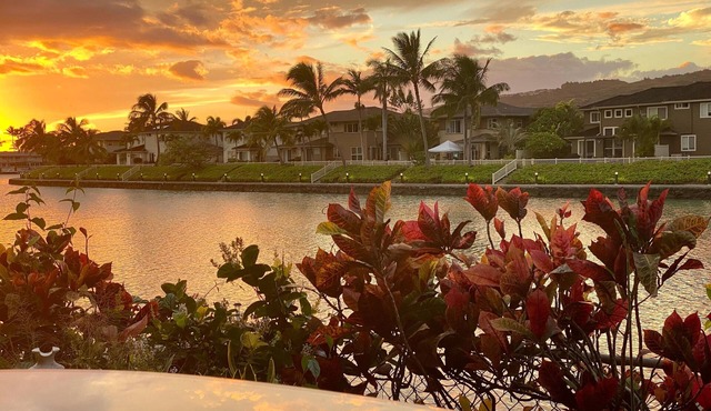 Waterfront 3-bedroom townhome, 6 month min Oahu