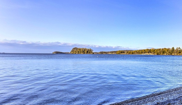 Waterfront Lake Champlain Vacation Rental!
