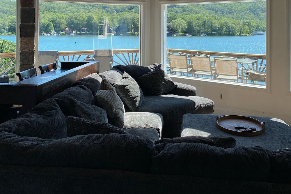 Photo of Livingroom in North Lake George