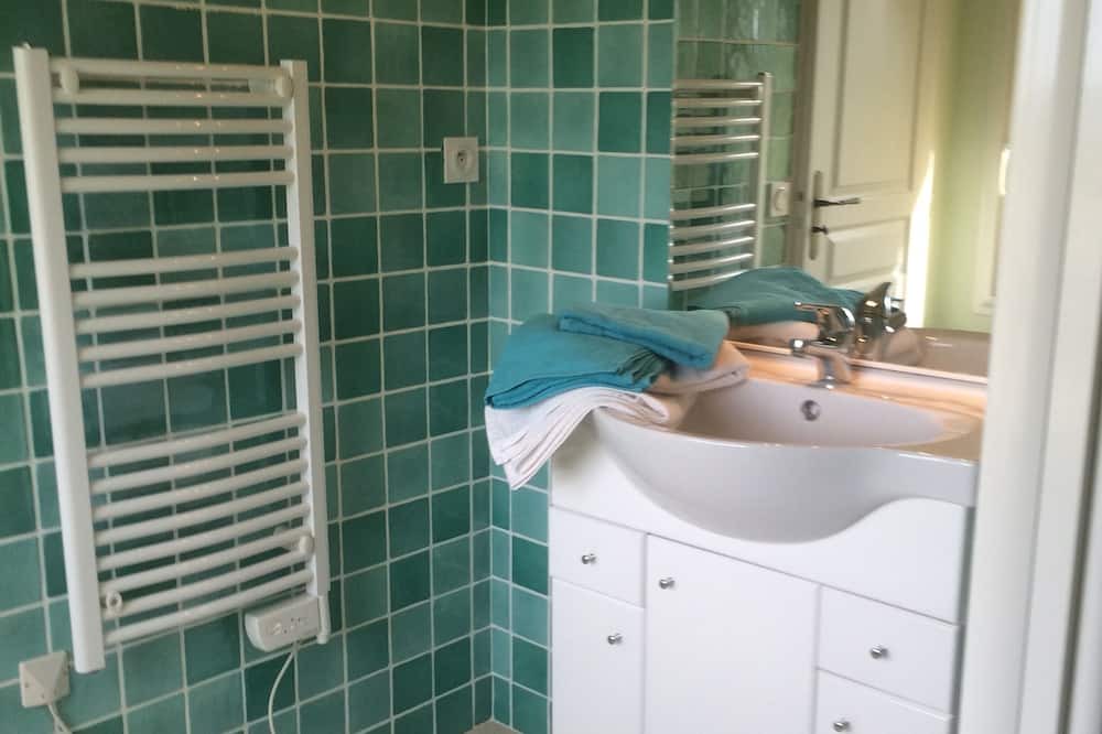 Photo of Bathroom in Puget-Ville