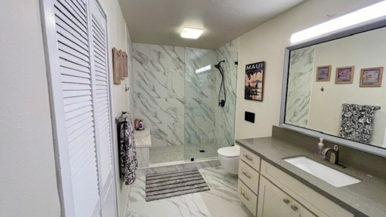 Photo of Bathroom in Historic Lahaina Front Street