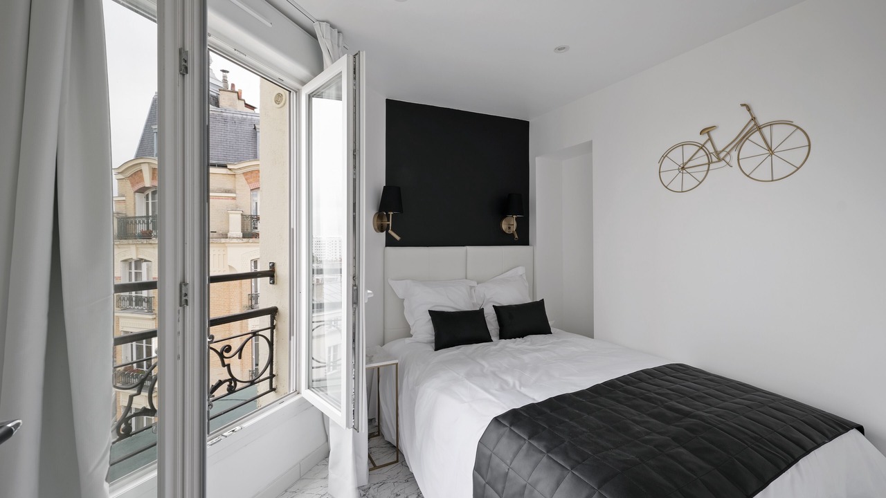 Photo of Bedroom in Pere Lachaise