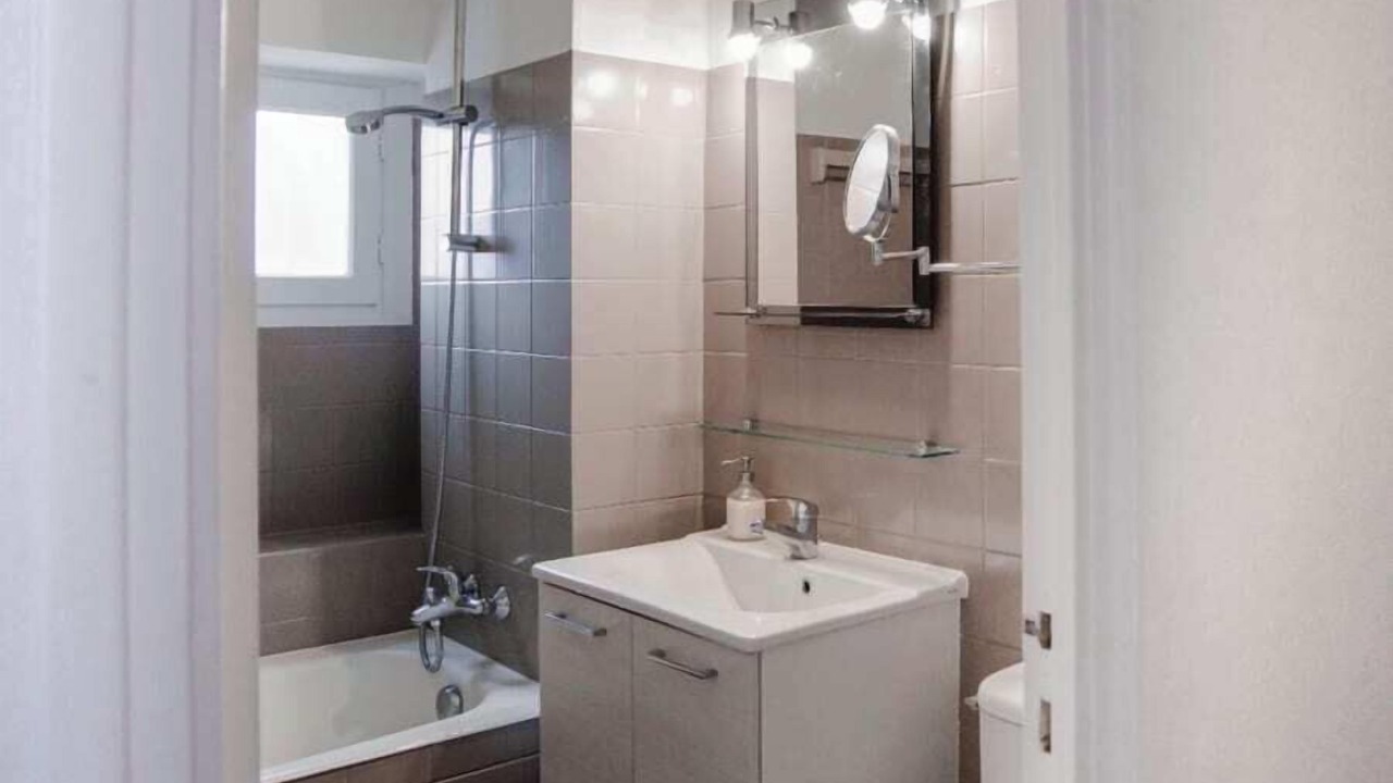 Photo of Bathroom in Parame