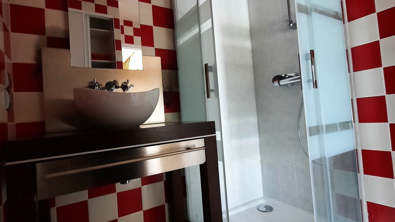Photo of Bathroom in Irodouer