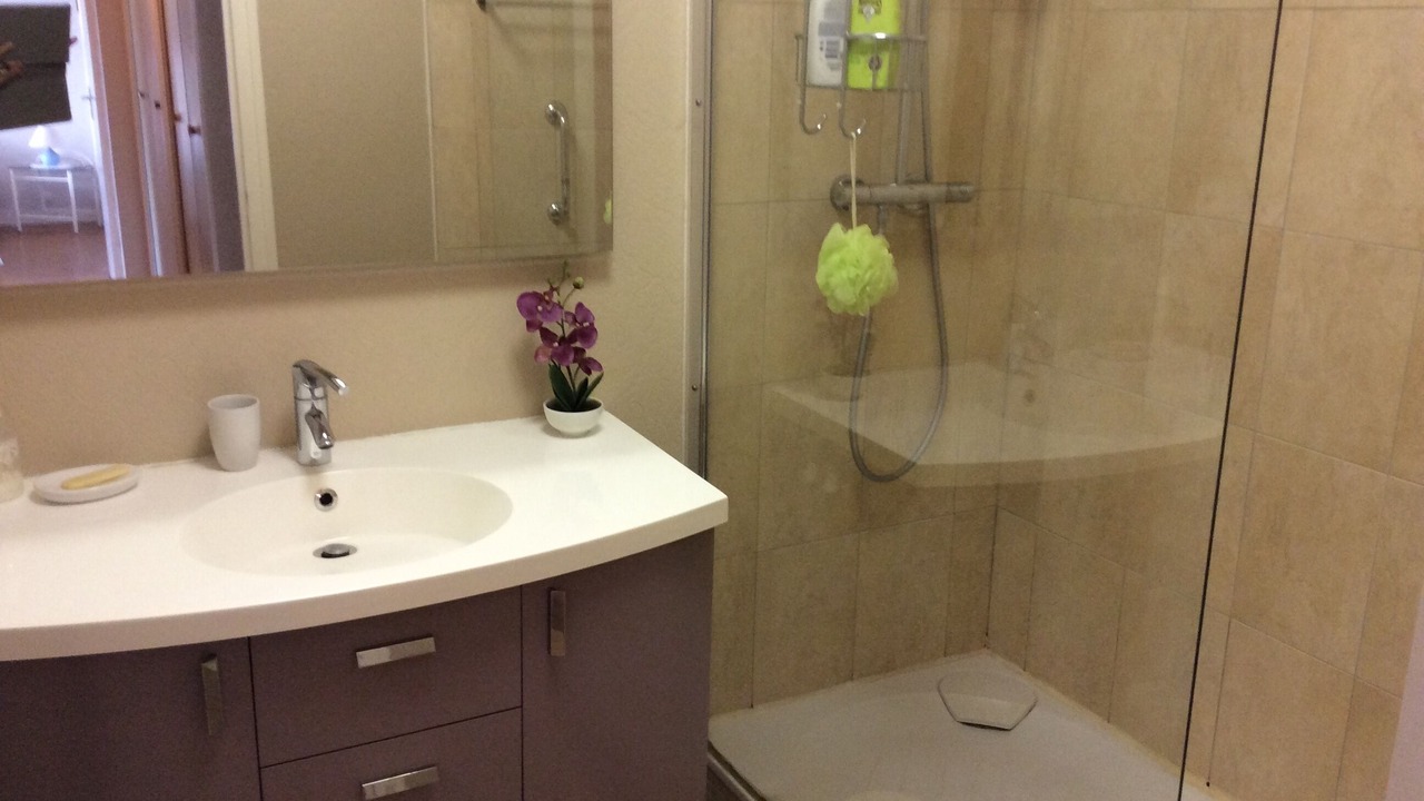 Photo of Bathroom in Saint-Servan