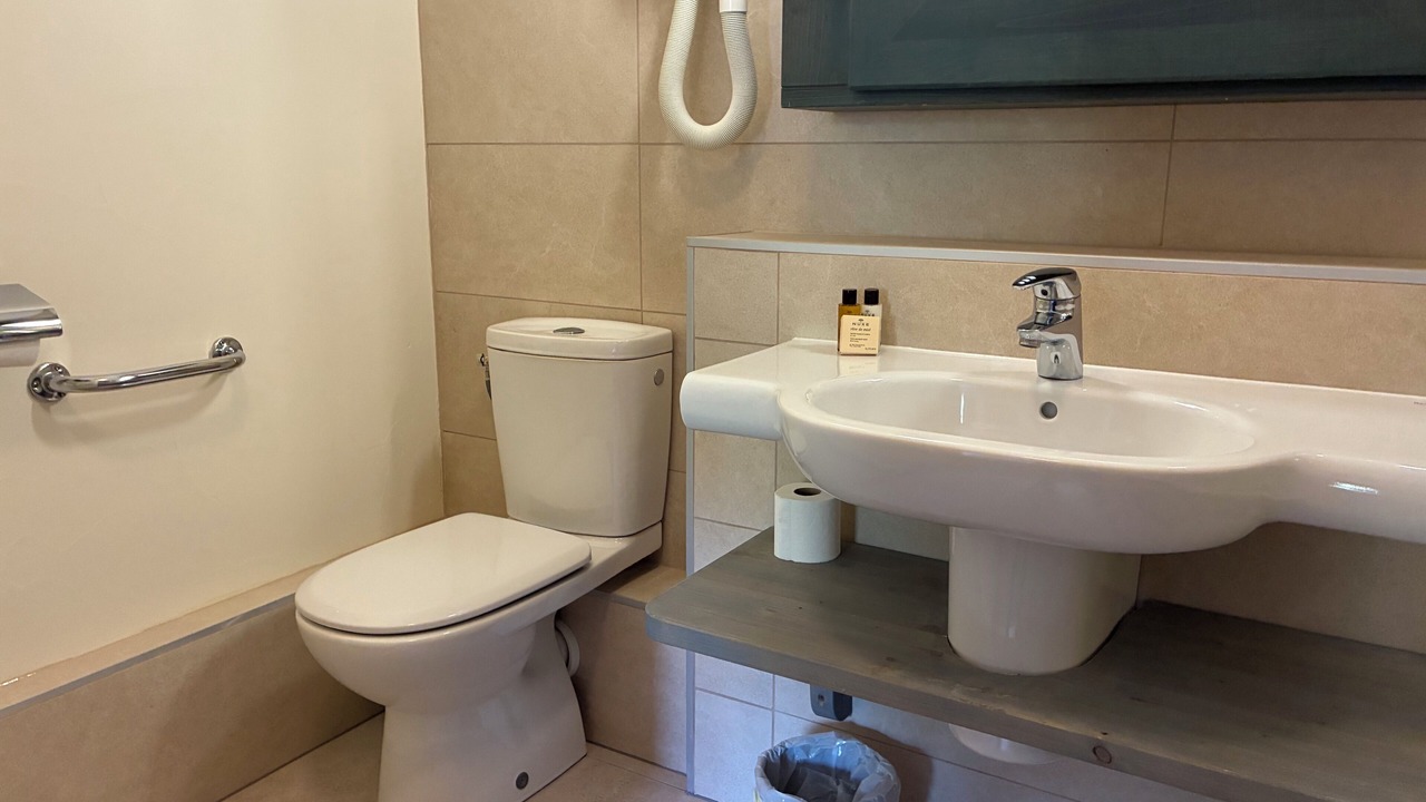 Photo of Bathroom in Arc-1950