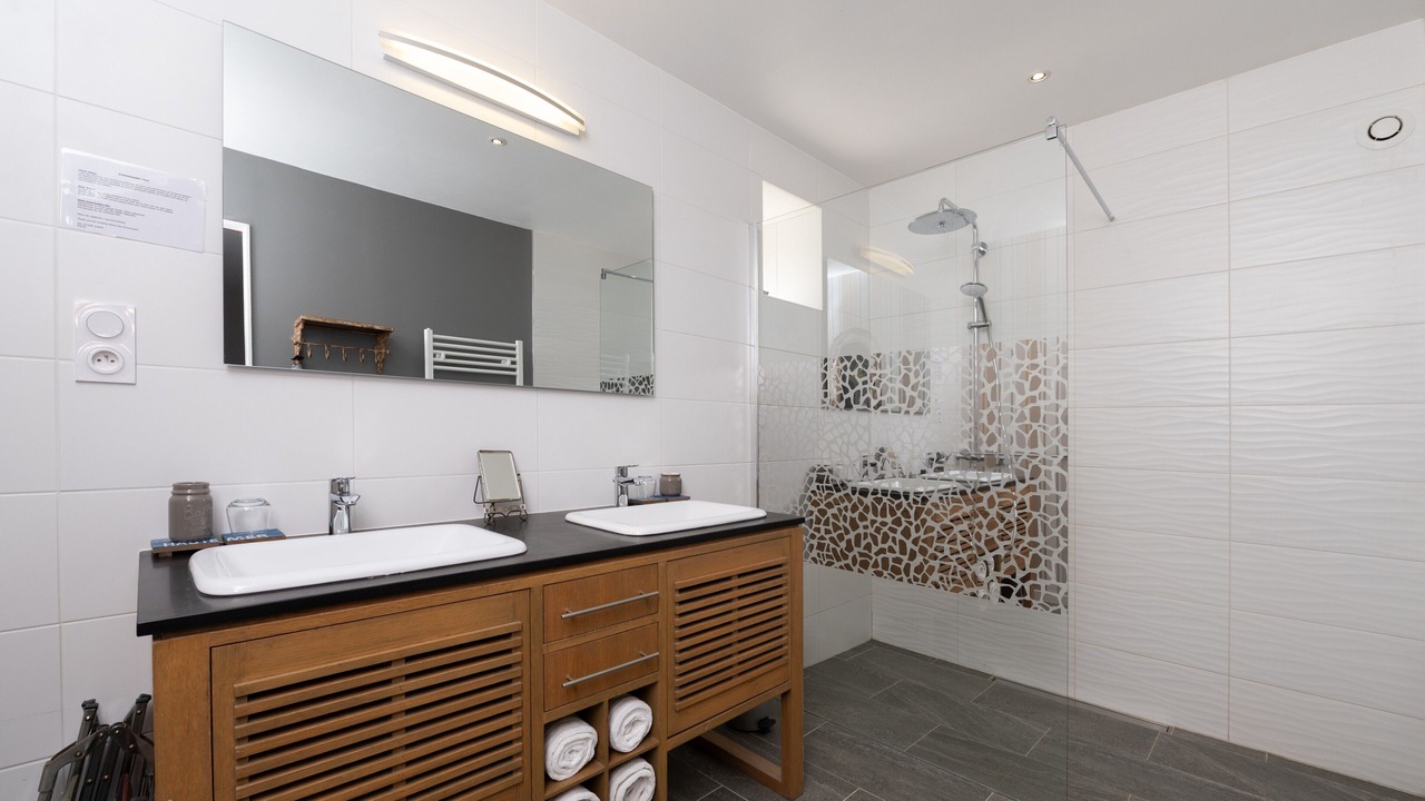 Photo of Bathroom in Theix-Noyalo