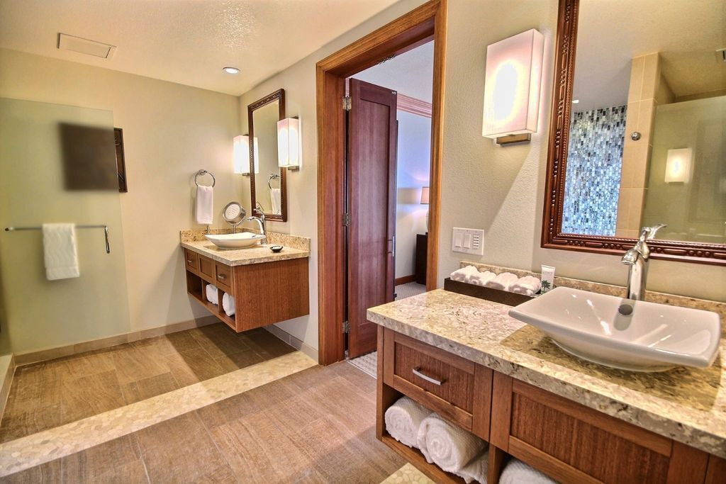 Photo of Bathroom in Lahaina