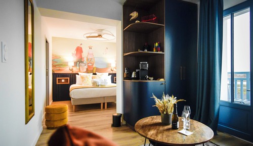 Standard Quadruple Room, Balcony, Canal View