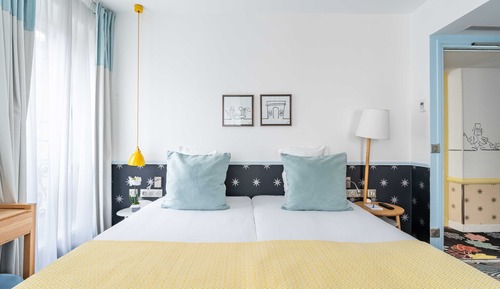 Family room, 2 bedrooms  - Free soft minibar, courtesy tray, Chromecast - Digital press